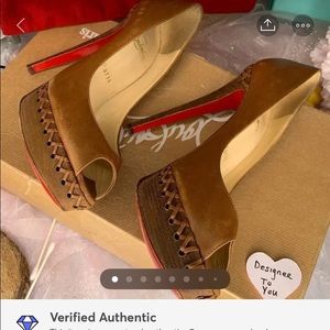 CHRISTIAN LOUBOUTIN
Lady Indiana Leather PUMPS